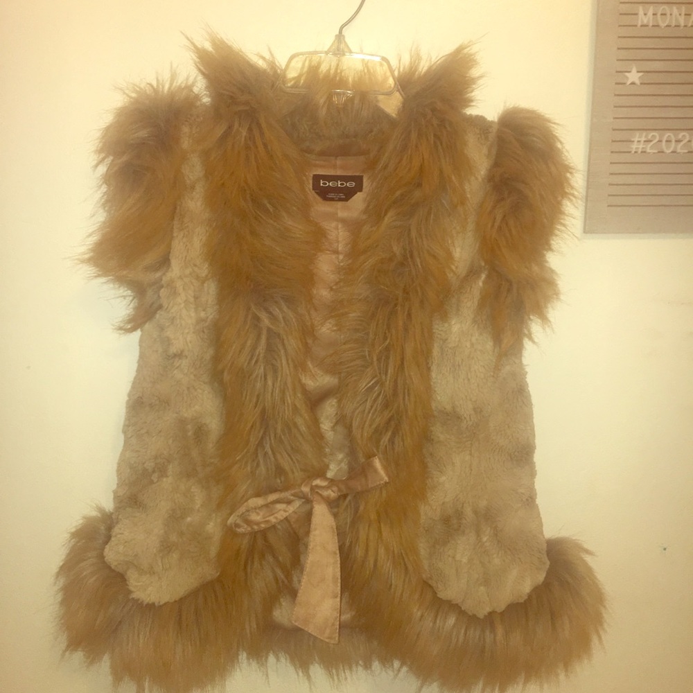 Bebe fur vest